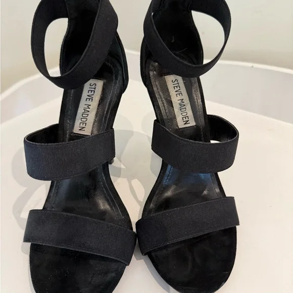 Steve Madden Elegant Black Heels - Picture 3 of 4